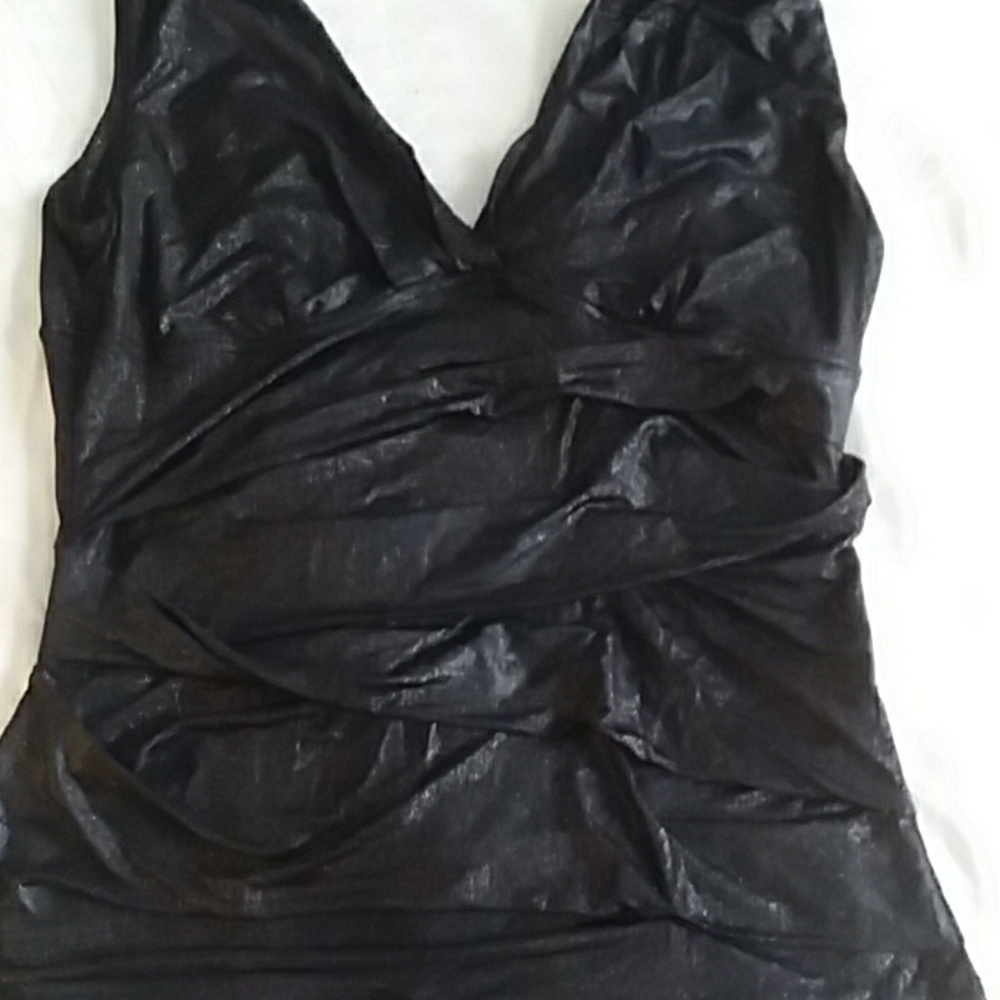 Roommates shimmery top